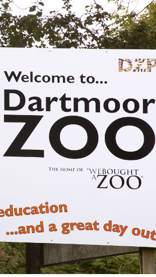  达特穆尔动物园的欢迎标识，采用飞利浦照明