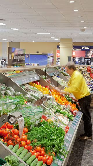 Edeka Glückstadt 的蔬菜产品区采用了飞利浦照明的新鲜食品解决方案