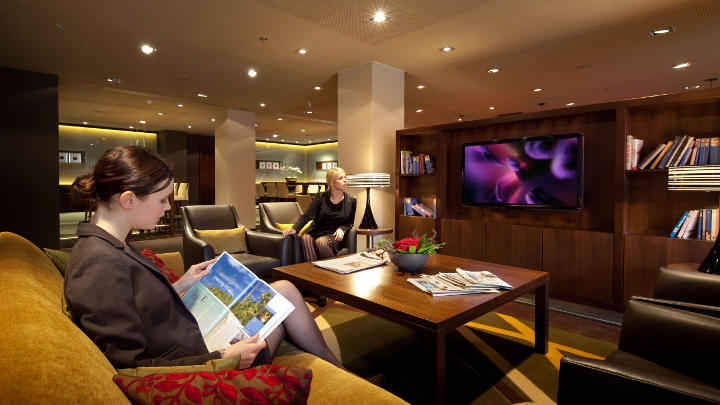 法兰克福万豪酒店大堂采用飞利浦 LuxSpace 和 Spot LED 3 灯具。