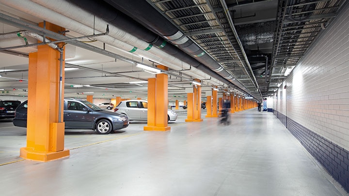 飞利浦照明的 GreenParking 车库照明实现快速投资回报，节约能源与成本。
