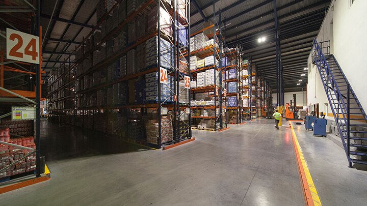 飞利浦照明的 GreenWarehouse 工业照明最多可为仓库节能 50%