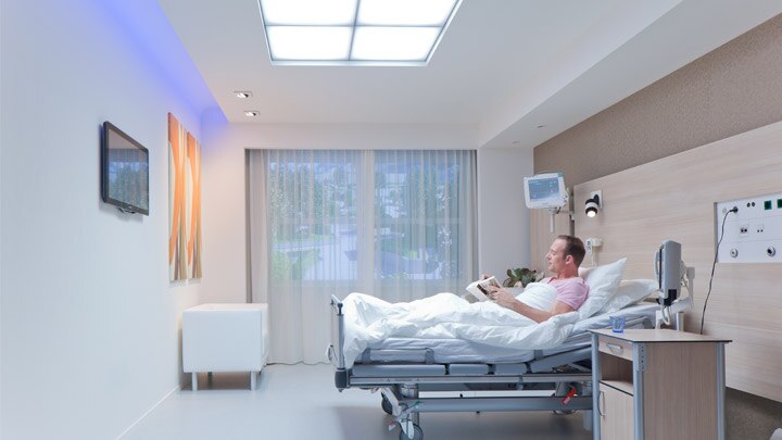 飞利浦照明的 HealWell 提供全方位的病房照明系统，提升患者体验