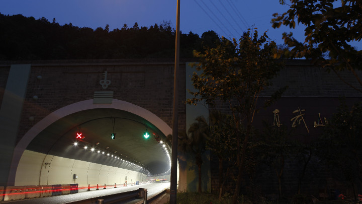 重庆真武山隧道照明
