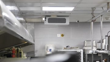 Varoulko 餐厅客户面临的难题